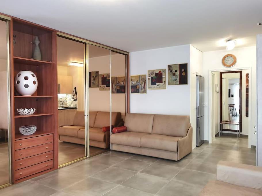 Superbe Studio Avec Terrasse En Front De Mer Menton Eksteriør bilde